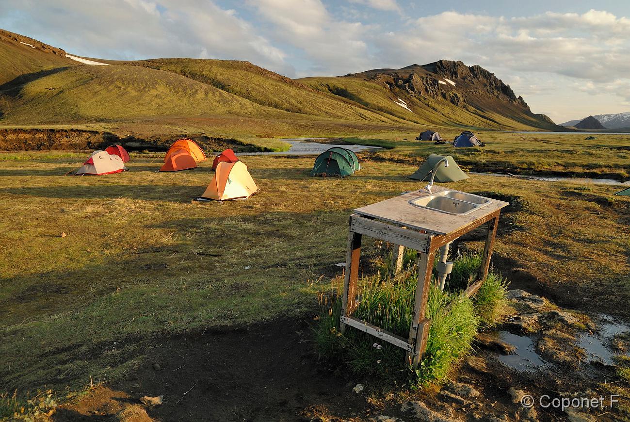 018 Islande 2009.jpg - Refuge camping du lac Alftavatn